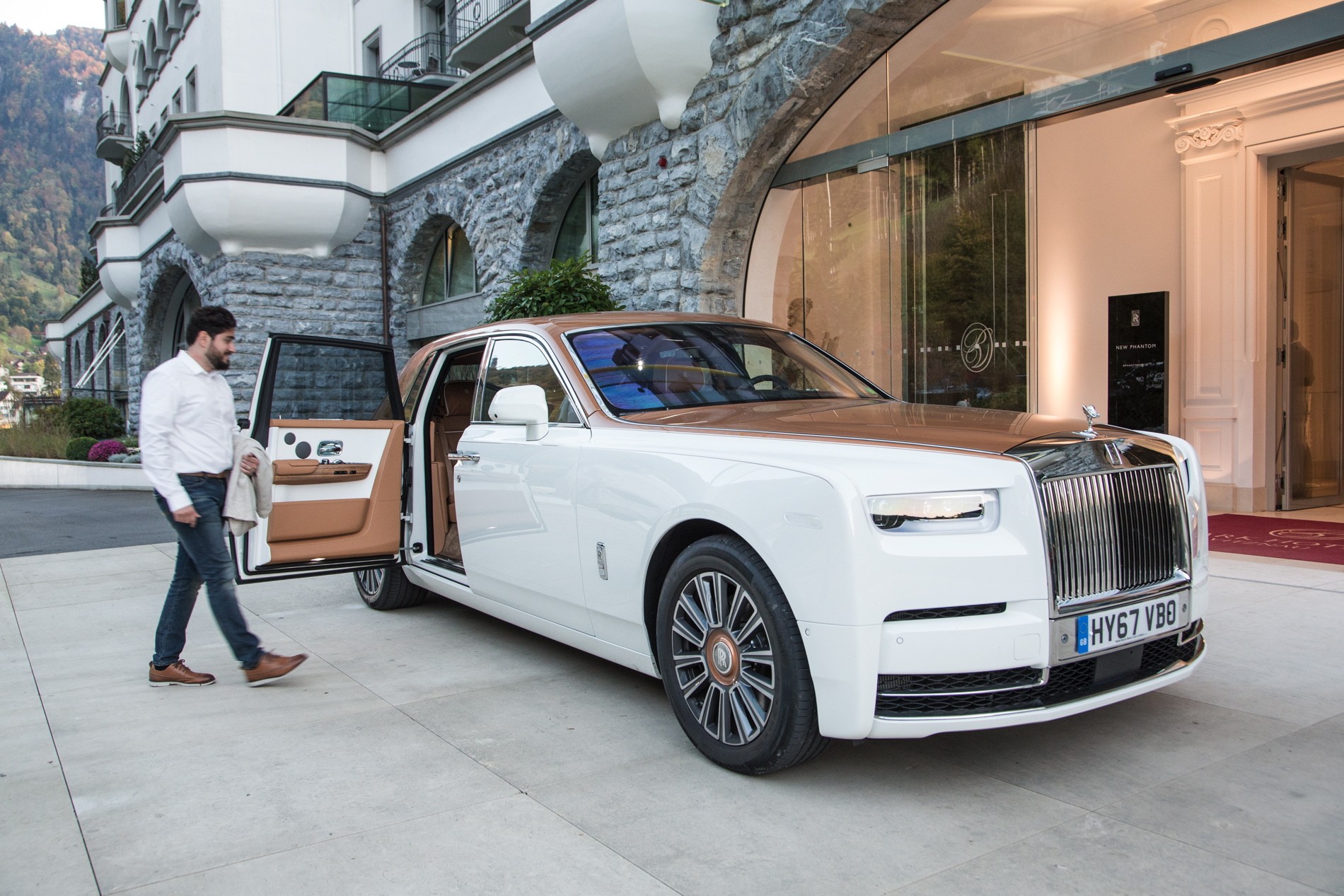 Rolls-Royce: Символ роскоши и элегантности.